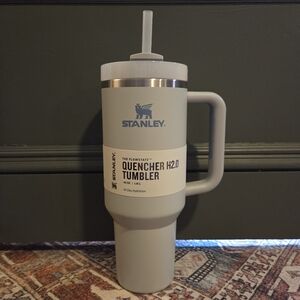 NWT Stanley Quencher H2.0 40oz. Tumbler with Handle